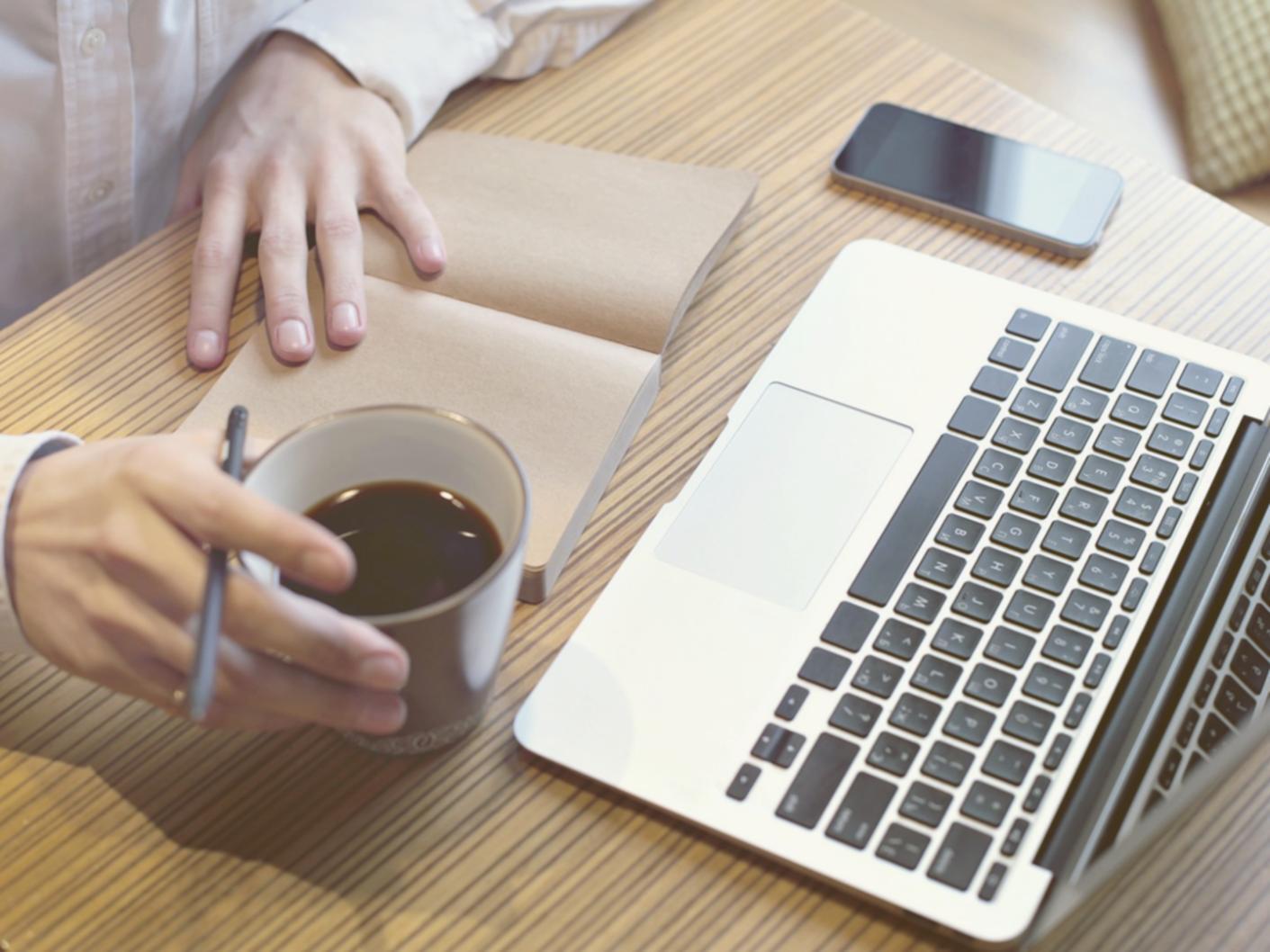 Sesión de webinar en vivo mostrando interacción con participantes