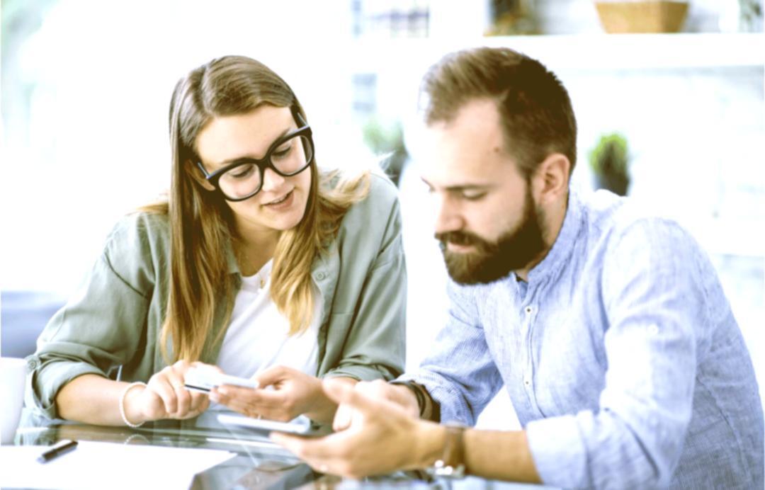 Espacio de trabajo del equipo Lyranloiq preparando contenido educativo